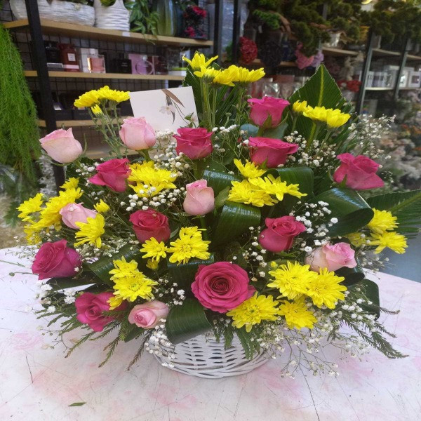 Mixed Roses and Flowers with Mixed Colors in a Bouquet